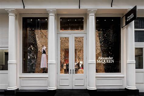 alexander mcqueen store.